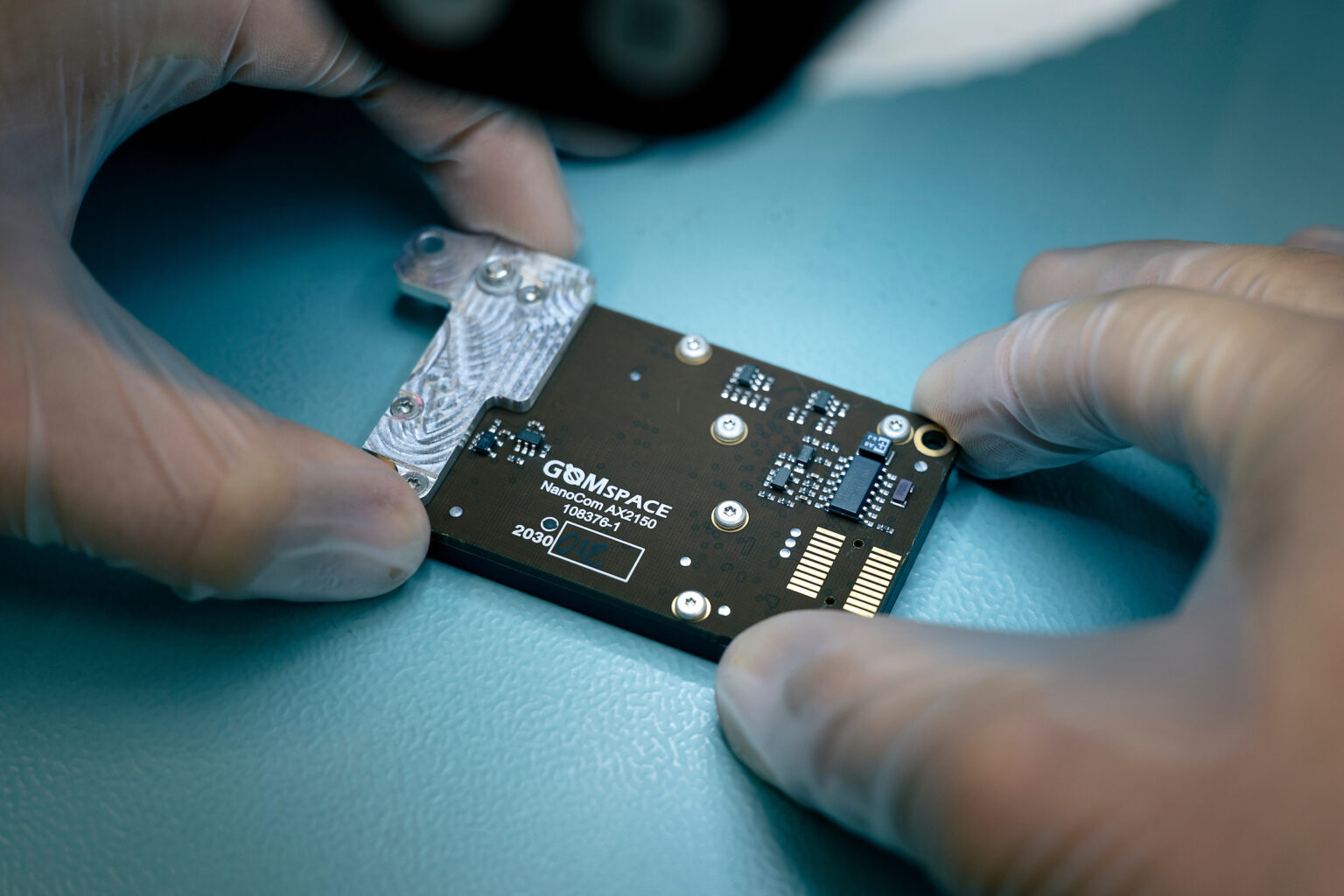 NanoCom AX2150 - GomSpace